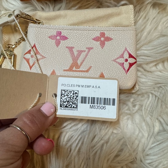 ❤️‍🔥Brand new with tags Louis Vuitton Key Pouch! 💛🧡❤️🩷 - Picture 3 of 6